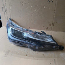 Laden Sie das Bild in den Galerie-Viewer, Frontscheinwerfer Toyota Corolla 81110-02L70 Rechts Scheinwerfer Headlight SCH7432313603bv