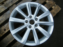 Load image into Gallery viewer, 1x Alufelge 17 Zoll 6.5" 5x112 41ET Glanz Silber 8T0601025B VW Passat Golf FEL7605060128hx