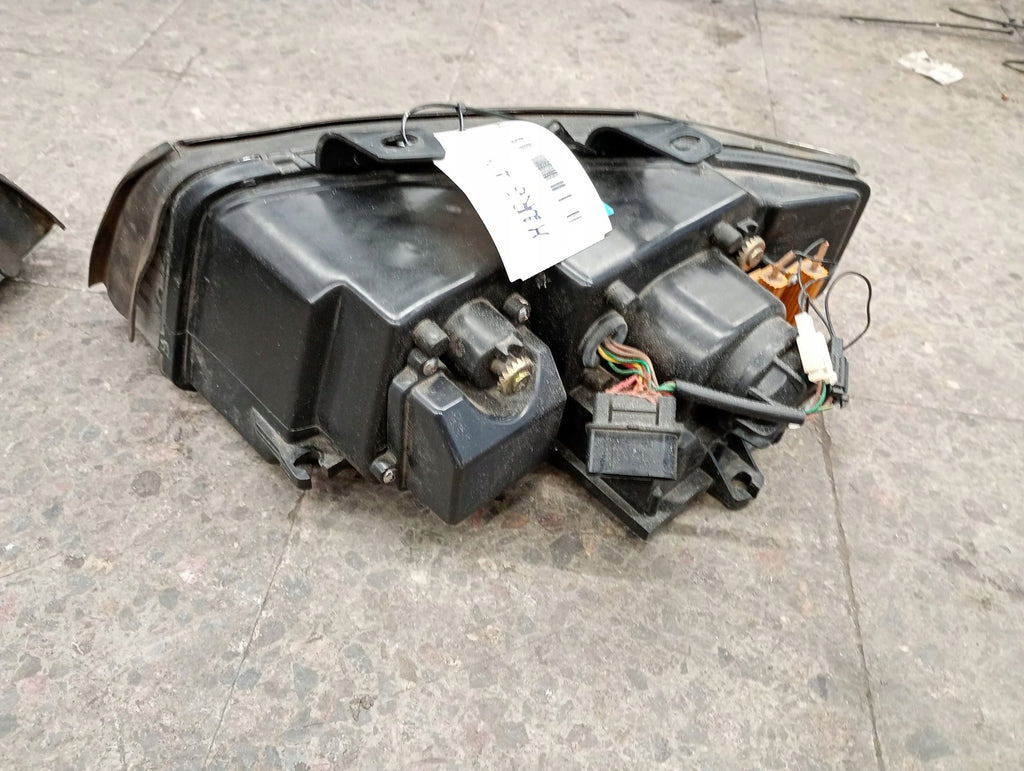 Frontscheinwerfer Audi A4 B6 RSD-100203A LED Ein Stück (Rechts oder Links)