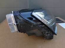 Laden Sie das Bild in den Galerie-Viewer, Frontscheinwerfer Skoda Superb III 3V1941016E Rechts Scheinwerfer Headlight