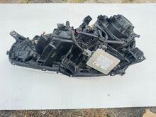 Laden Sie das Bild in den Galerie-Viewer, Frontscheinwerfer Mitsubishi Lancer I 8301C412 Xenon Rechts Headlight