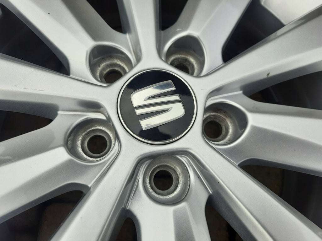 1x Alufelge 15 Zoll 5.5" 5x100 40ET Glanz Silber 6F0601025G Seat Ibiza Rim Wheel