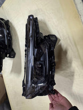 Laden Sie das Bild in den Galerie-Viewer, Frontscheinwerfer Alfa Romeo 50572576 Ein Stück (Rechts oder Links) Headlight SCH2056121609jy