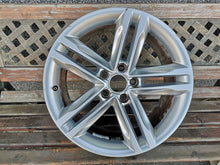 Load image into Gallery viewer, 1x Alufelge 18 Zoll 8.0&quot; 5x112 47ET Glanz Silber 8K0601025 Audi A4 B8 Rim Wheel