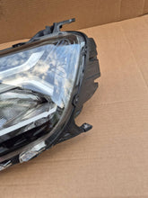 Laden Sie das Bild in den Galerie-Viewer, Frontscheinwerfer Dacia Duster 260602465R LED Links Scheinwerfer Headlight