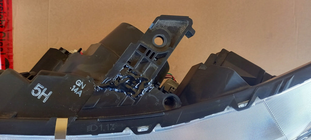 Frontscheinwerfer Mitsubishi Eclipse Cross 92102-H892102-H8 LED Ein Stück