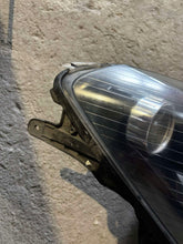 Laden Sie das Bild in den Galerie-Viewer, Frontscheinwerfer Opel Astra H 1416558 Xenon Links Scheinwerfer Headlight SCH3048953988em
