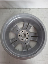 Laden Sie das Bild in den Galerie-Viewer, 1x Alufelge 17 Zoll 7.0&quot; 5x112 45ET Glanz 81A601025AJ Audi Q2 Rim Wheel