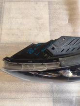 Laden Sie das Bild in den Galerie-Viewer, Frontscheinwerfer Hyundai I30 92101G4510 Links Scheinwerfer Headlight SCH7286756982hi