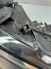 Laden Sie das Bild in den Galerie-Viewer, Frontscheinwerfer Audi Q3 103419012428 Xenon Rechts Scheinwerfer Headlight SCH8818934516pl