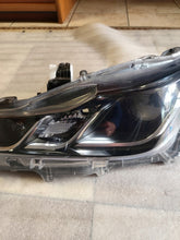 Laden Sie das Bild in den Galerie-Viewer, Frontscheinwerfer Toyota Corolla 8115002T31 Links Scheinwerfer Headlight SCH3861099658ud