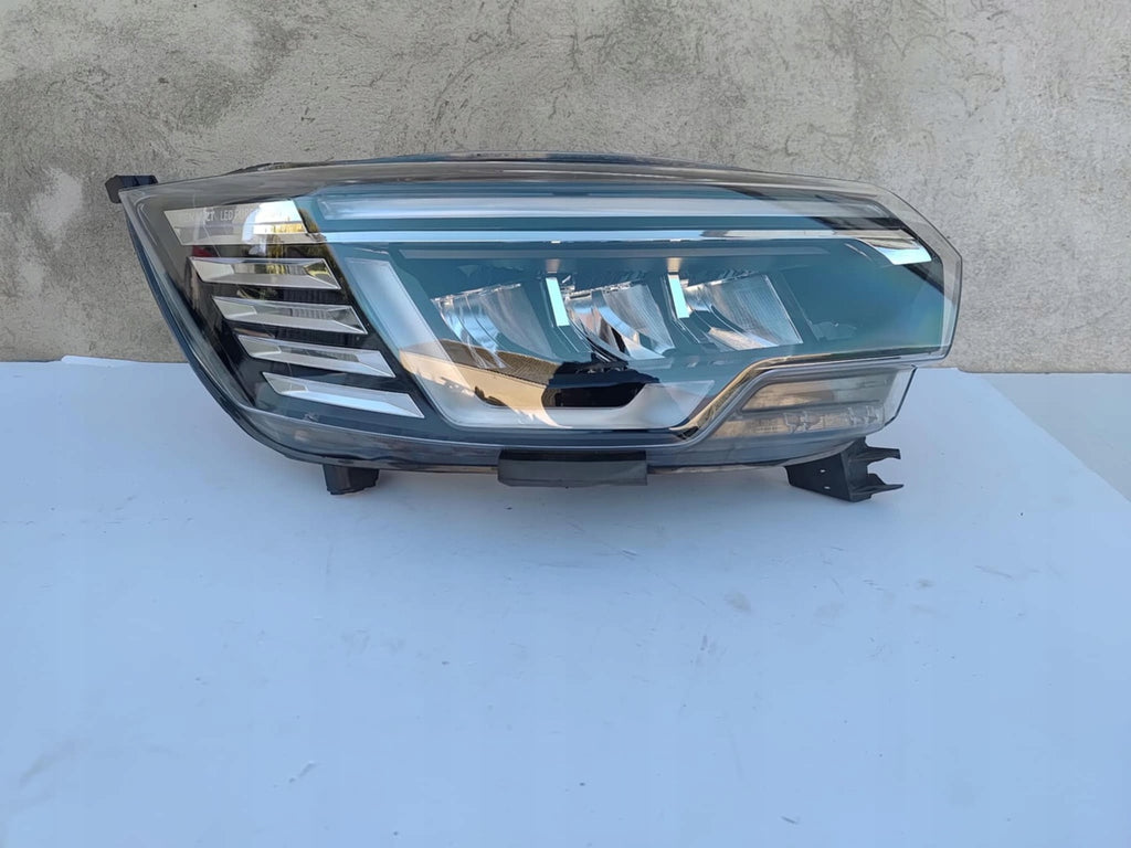 Frontscheinwerfer Renault Trafic III 260102899R Rechts Scheinwerfer Headlight SCH2312669018lz