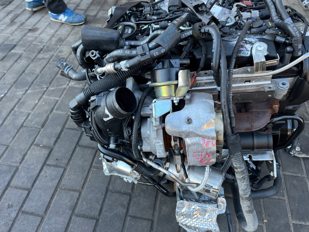 Motor Audi A4 B9 DEU 2.0 TDI Diesel Engine Komplett