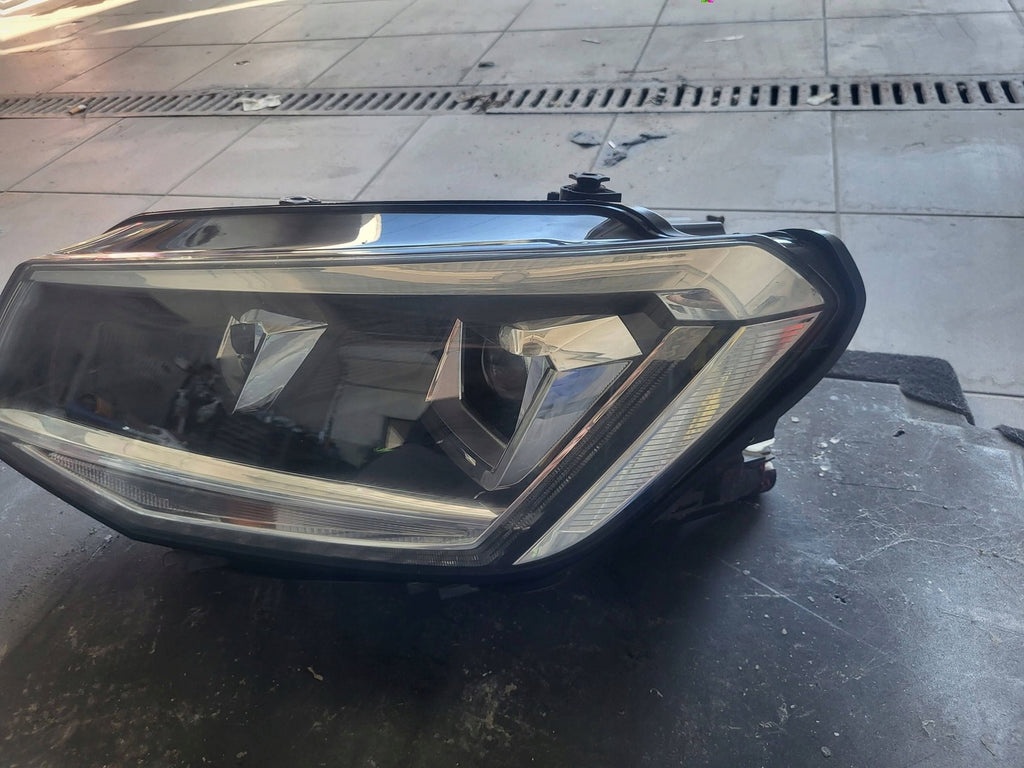 Frontscheinwerfer VW Caddy 2K1941031B Vorderseite Scheinwerfer Headlight SCH7535815814rw