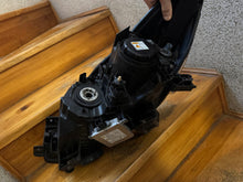 Laden Sie das Bild in den Galerie-Viewer, Frontscheinwerfer Mazda II Xenon Rechts Scheinwerfer Headlight