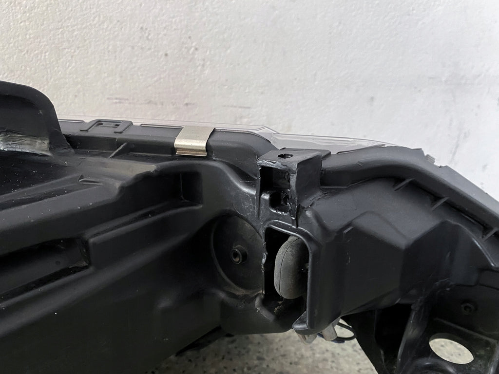 Frontscheinwerfer Mitsubishi III 8301D3-31 LED Links Scheinwerfer Headlight