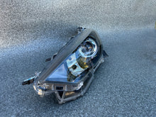Load image into Gallery viewer, Frontscheinwerfer Toyota Yaris Links Scheinwerfer Headlight