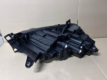 Laden Sie das Bild in den Galerie-Viewer, Frontscheinwerfer Skoda Enyaq 5LB941015 LED Links Scheinwerfer Headlight