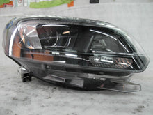 Laden Sie das Bild in den Galerie-Viewer, Frontscheinwerfer Opel Zafira Vivaro 9832836480-00 00218274-01 Xenon Rechts