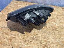 Laden Sie das Bild in den Galerie-Viewer, Frontscheinwerfer VW Transporter 7E59411016 Bi-Xenon Rechts Headlight