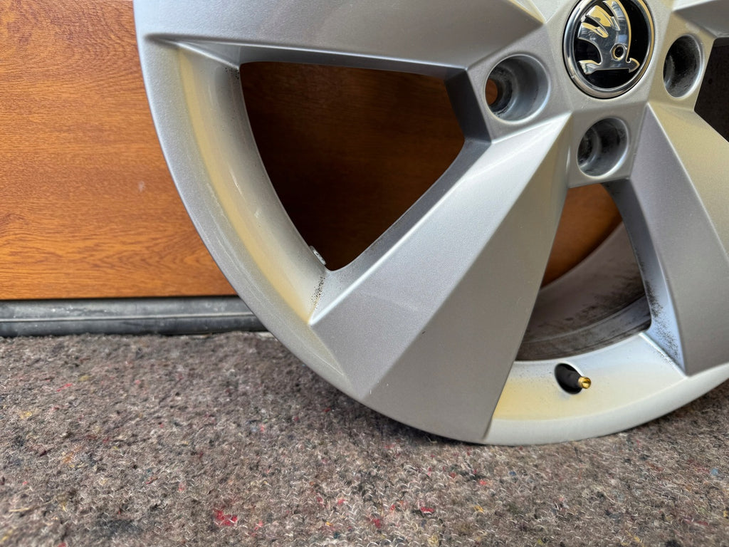 1x Alufelge 17 Zoll 6.5" 5x112 38ET Glanz Silber 565601025J Skoda Kodiaq