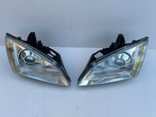 Laden Sie das Bild in den Galerie-Viewer, Frontscheinwerfer Ford Focus 4M51-13W030-E0 Xenon Ein Satz Headlight SCH3417839373ca