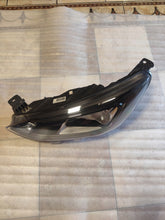 Laden Sie das Bild in den Galerie-Viewer, Frontscheinwerfer Ford Focus JX7B13W030CE Links Scheinwerfer Headlight SCH8949547323ge