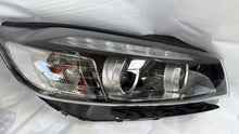 Laden Sie das Bild in den Galerie-Viewer, Frontscheinwerfer Kia Sorento I 92102-C5200 Rechts Scheinwerfer Headlight SCH6686129244mo