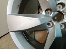 Laden Sie das Bild in den Galerie-Viewer, 1x Alufelge 17 Zoll 6.5" 5x112 39ET Glanz Silber 2GM601025 VW T-Cross Rim Wheel FEL2916651104ql