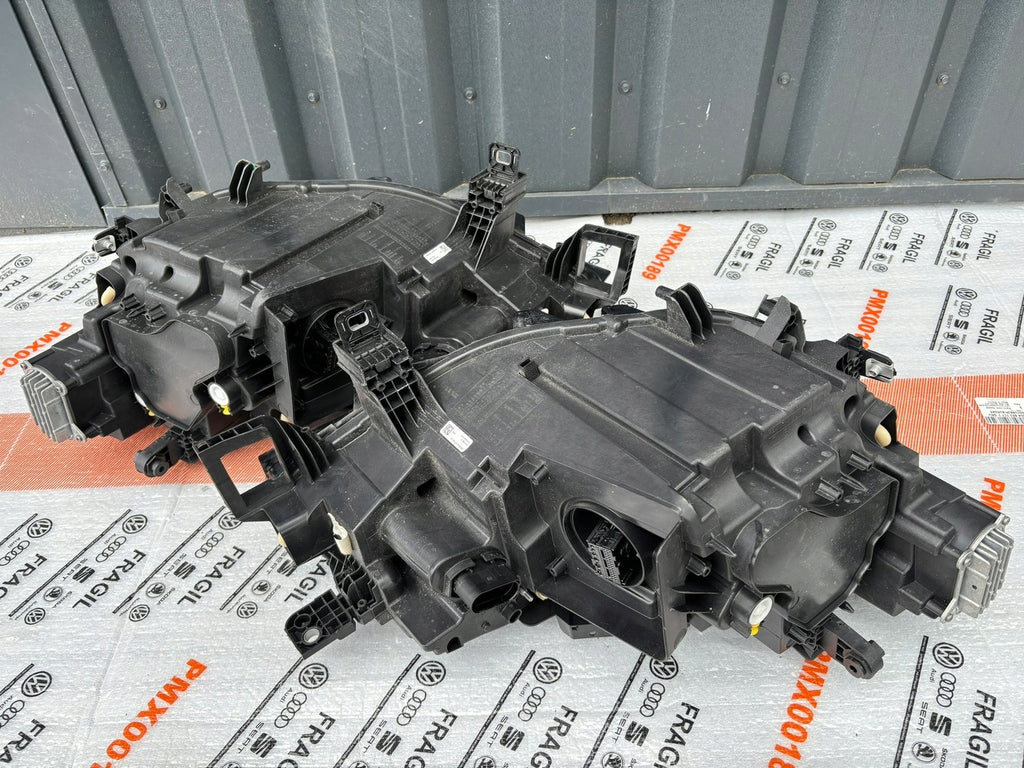 Frontscheinwerfer VW 11B941036M 11B941035M Ein Stück (Rechts oder Links) SCH9789271833gb