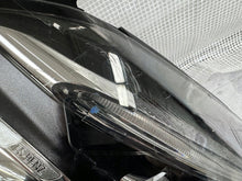 Laden Sie das Bild in den Galerie-Viewer, Frontscheinwerfer Mercedes-Benz W246 A2469066201 LED Rechts Headlight