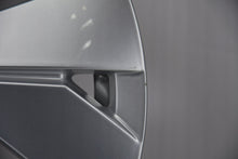 Load image into Gallery viewer, 1x Alufelge 17 Zoll 7.0" 5x112 40ET Glanz Silber VW Rim Wheel FEL5521989960bz