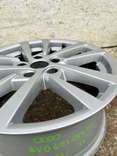 Load image into Gallery viewer, 1x Alufelge 17 Zoll 7.5&quot; 5x112 51ET Glanz Silber 8V0601025 Audi A3 Rim Wheel