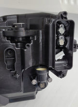 Laden Sie das Bild in den Galerie-Viewer, Frontscheinwerfer Skoda Superb III 3V1941016E Rechts Scheinwerfer Headlight