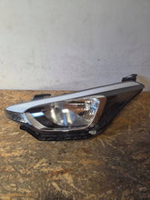 Load image into Gallery viewer, Frontscheinwerfer Hyundai I20 82181B8000 Ein Stück (Rechts oder Links) Headlight