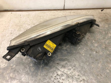 Laden Sie das Bild in den Galerie-Viewer, Frontscheinwerfer Mitsubishi Colt VI 8301A283 Links Scheinwerfer Headlight