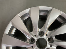 Laden Sie das Bild in den Galerie-Viewer, 1x Alufelge 17 Zoll 7.5&quot; 5x120 43ET Glanz Silber 6796206 BMW 1 F21 F20 Rim Wheel