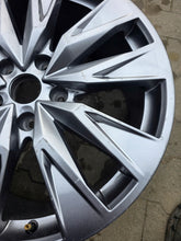 Laden Sie das Bild in den Galerie-Viewer, 1x Alufelge 20 Zoll 9.0" 5x112 Grau 85E601025 Audi E-Tron Rim Wheel FEL8041296044ey