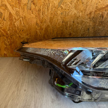 Laden Sie das Bild in den Galerie-Viewer, Frontscheinwerfer Toyota Chr C-Hr 81110-F4180-00 81150-F4180-00 LED Ein Satz
