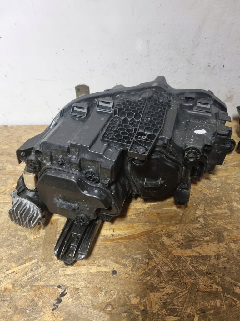 Frontscheinwerfer VW Passat B8 90175145 LED Ein Stück (Rechts oder Links)