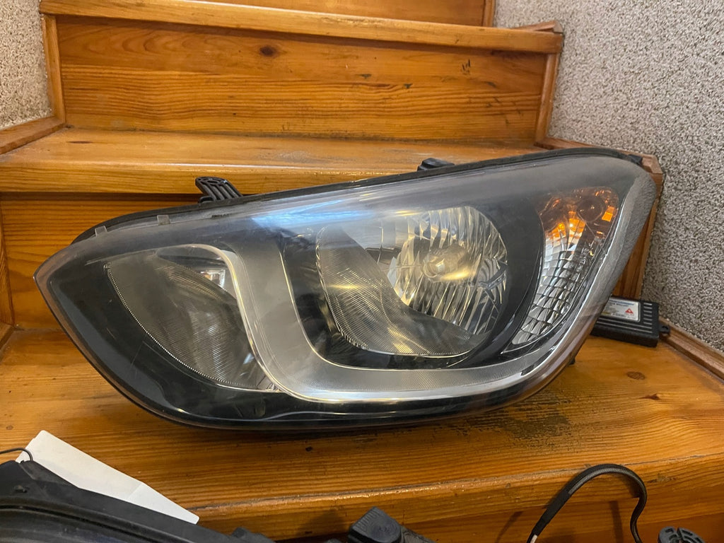 Frontscheinwerfer Hyundai I20 Ein Stück (Rechts oder Links) Headlight