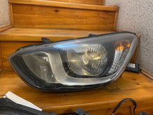 Laden Sie das Bild in den Galerie-Viewer, Frontscheinwerfer Hyundai I20 Ein Stück (Rechts oder Links) Headlight