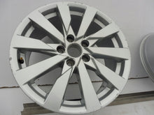 Laden Sie das Bild in den Galerie-Viewer, 1x Alufelge 17 Zoll 7.5&quot; 5x112 43ET 8V0601025DE Audi Rim Wheel