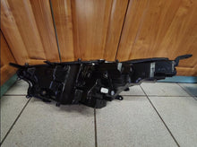 Laden Sie das Bild in den Galerie-Viewer, Frontscheinwerfer Toyota Yaris LED Rechts Scheinwerfer Headlight