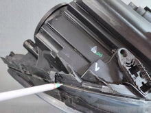 Laden Sie das Bild in den Galerie-Viewer, Frontscheinwerfer VW I A2468207161 Xenon Links Scheinwerfer Headlight SCH8735234356ar