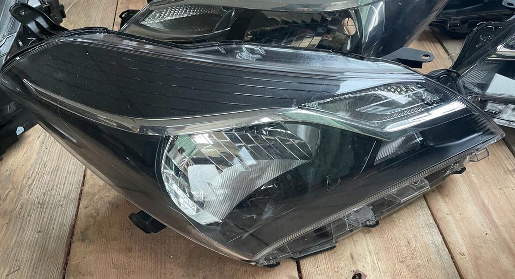 Frontscheinwerfer Toyota Yaris Rechts Scheinwerfer Headlight