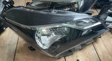 Load image into Gallery viewer, Frontscheinwerfer Toyota Yaris LED Rechts Scheinwerfer Headlight