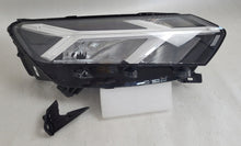 Laden Sie das Bild in den Galerie-Viewer, Frontscheinwerfer Dacia Sandero III Jogger 260107920R LED Rechts Headlight