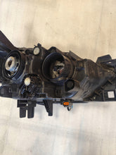 Laden Sie das Bild in den Galerie-Viewer, Frontscheinwerfer Mazda Cx3 D10E-51040 LED Links Scheinwerfer Headlight