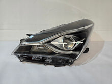 Laden Sie das Bild in den Galerie-Viewer, Frontscheinwerfer Toyota Yaris Links Scheinwerfer Headlight SCH4760667881tk